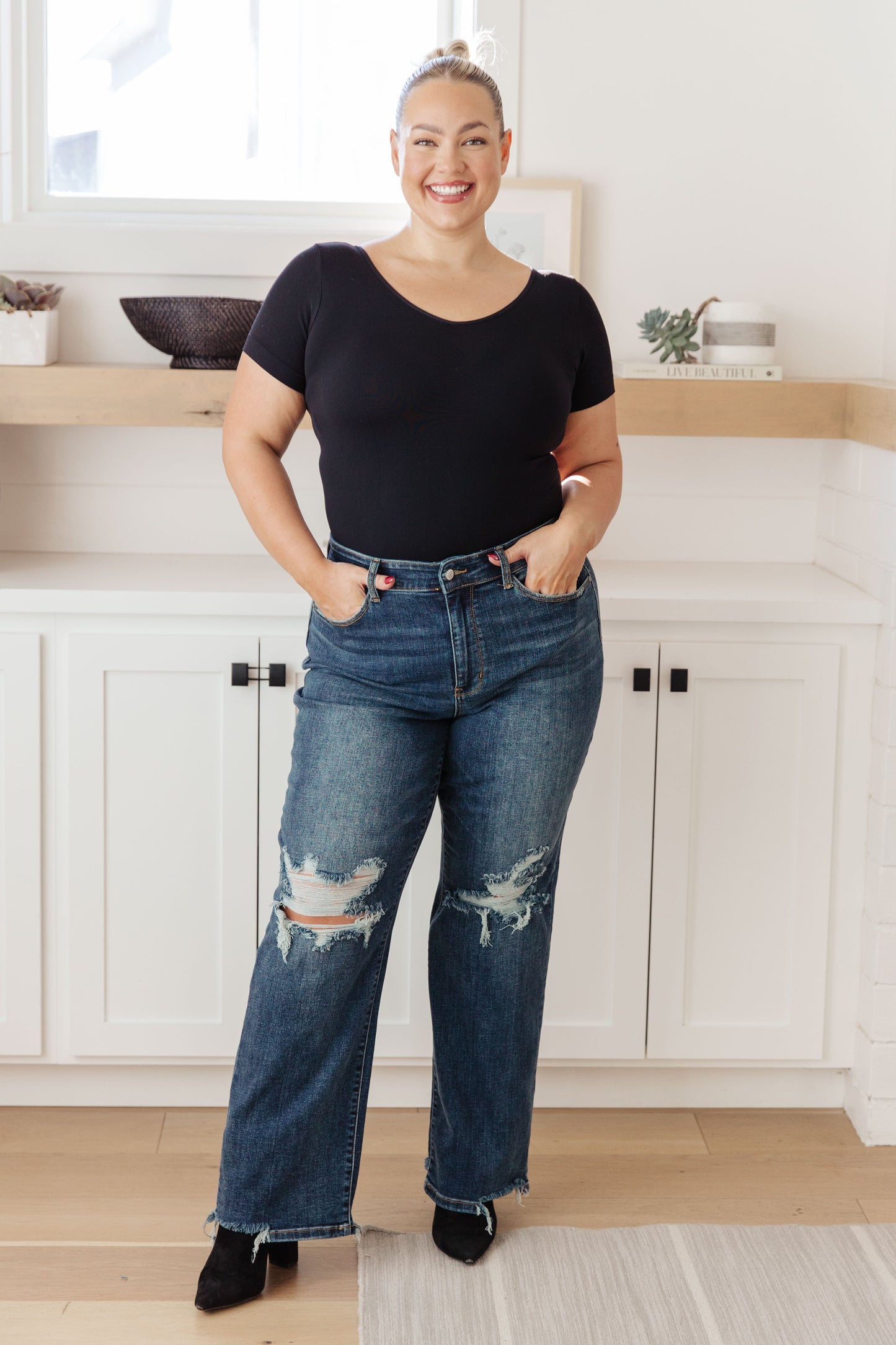 Judy Blue-Rose High Rise 90's Straight Jeans in Dark Wash
