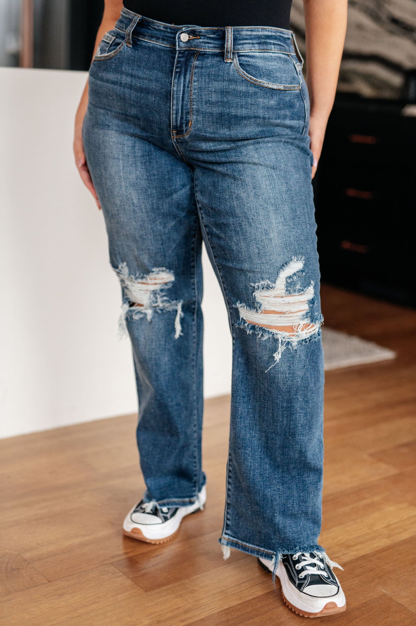 Judy Blue-Rose High Rise 90's Straight Jeans in Dark Wash