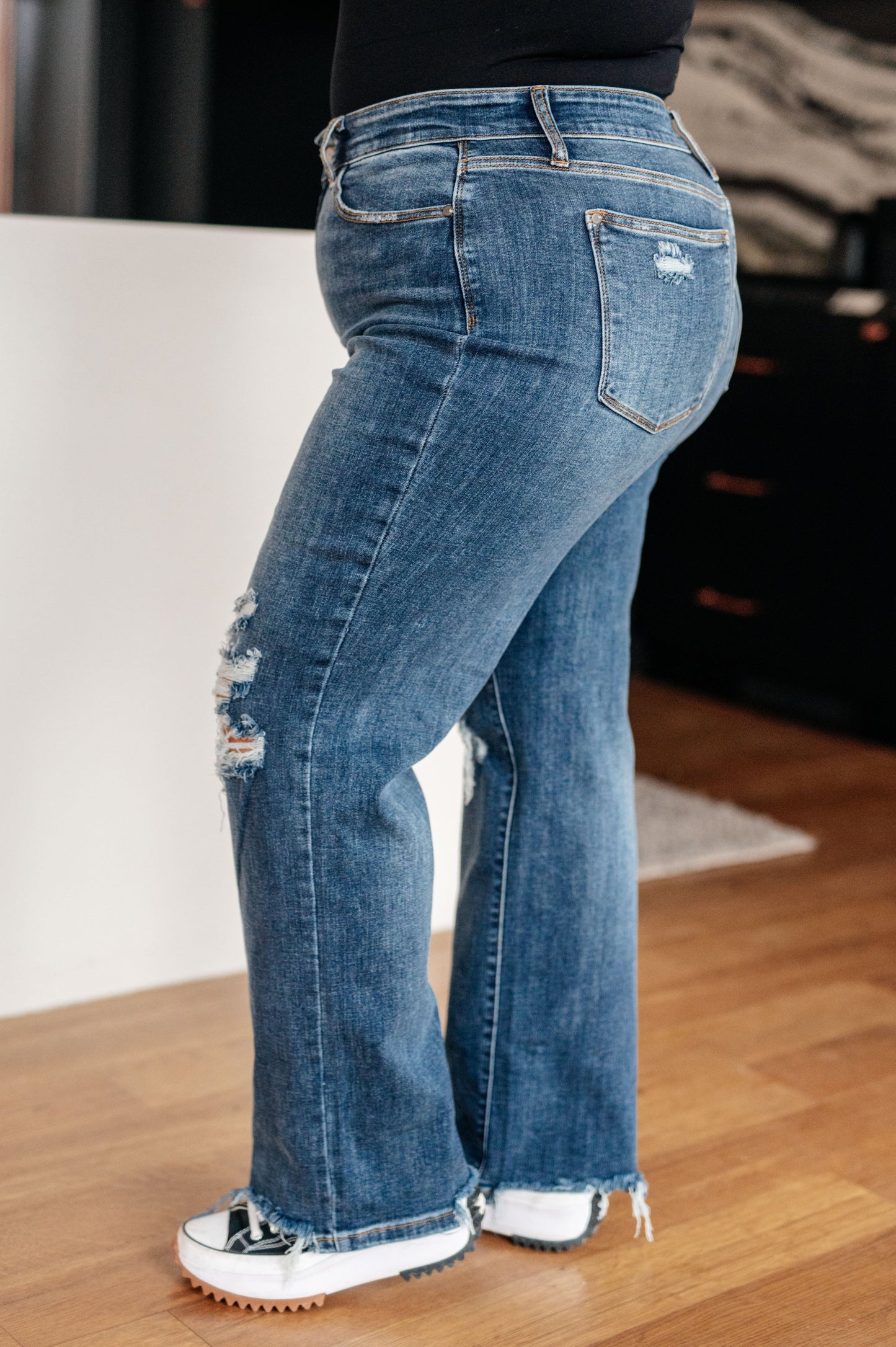 Judy Blue-Rose High Rise 90's Straight Jeans in Dark Wash