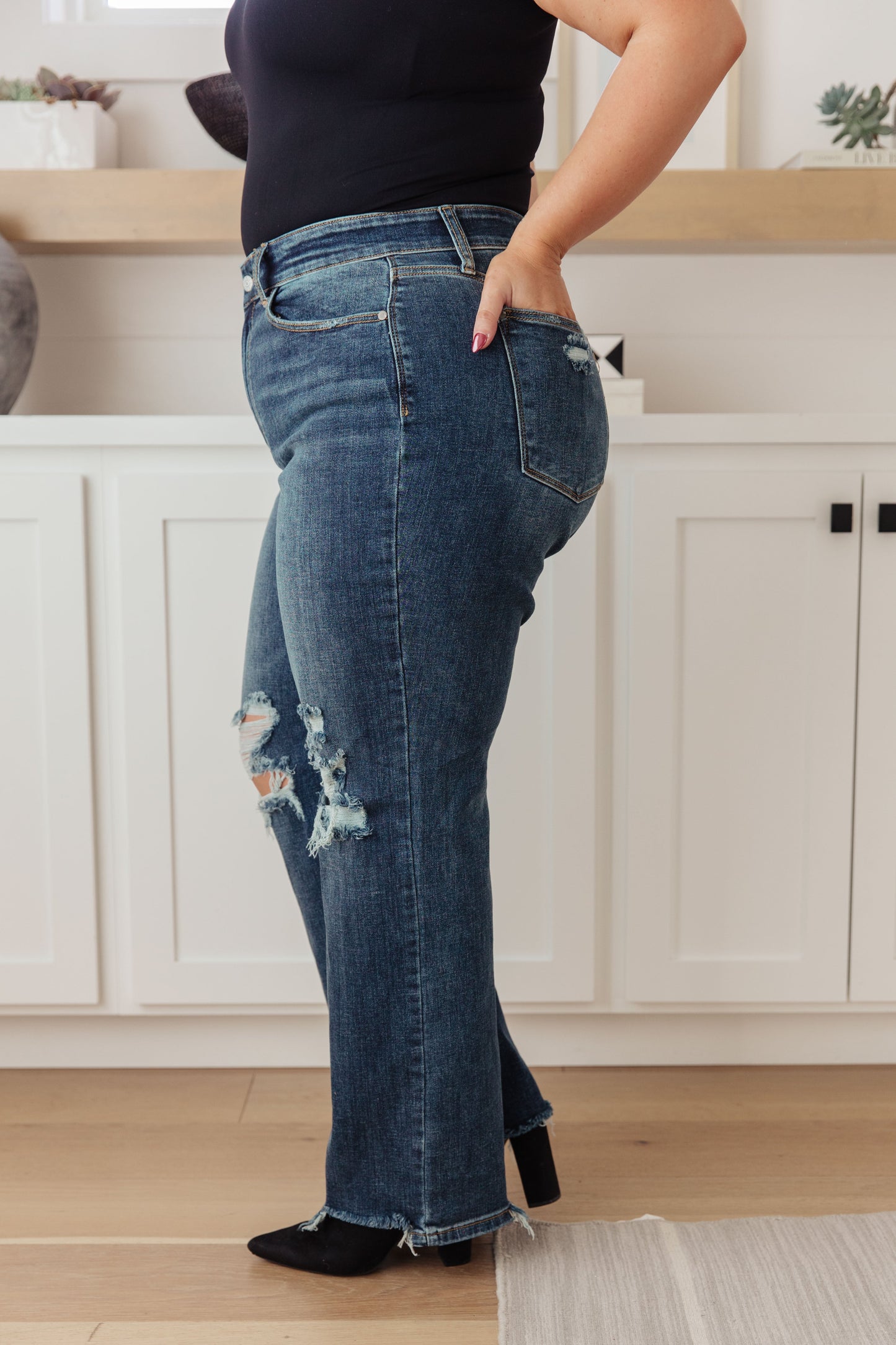 Judy Blue-Rose High Rise 90's Straight Jeans in Dark Wash